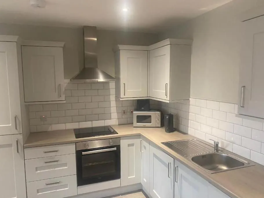 Spacious 2 Bedroom Apartment Near City Center Belfast