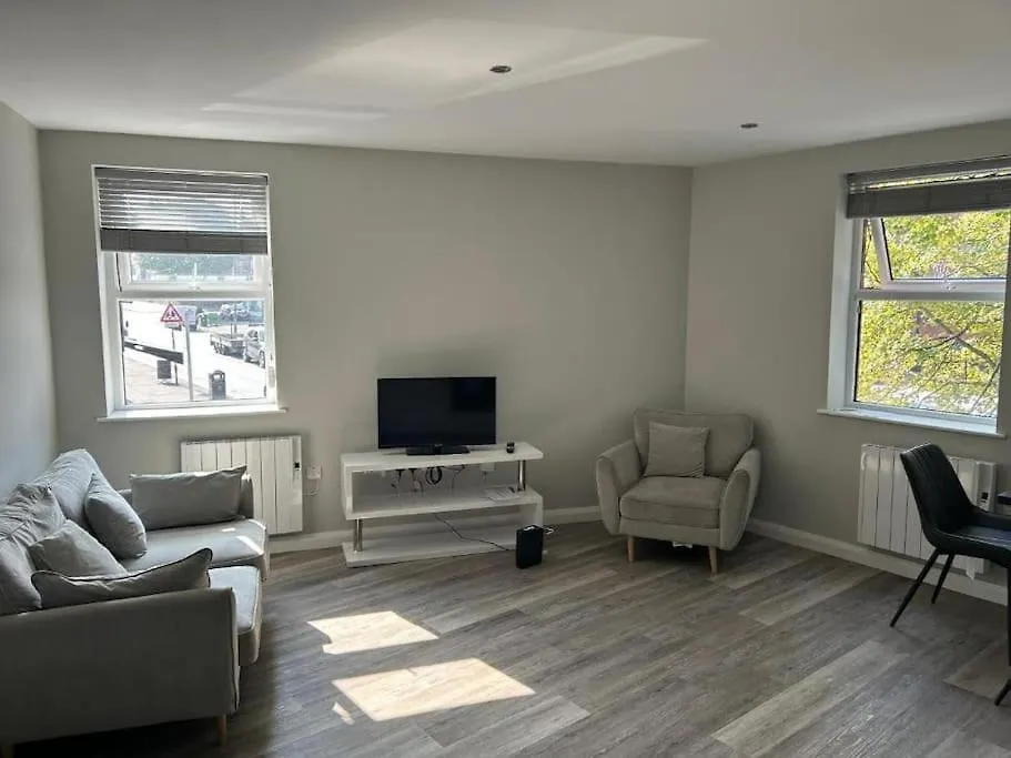 Spacious 2 Bedroom Apartment Near City Center Belfast