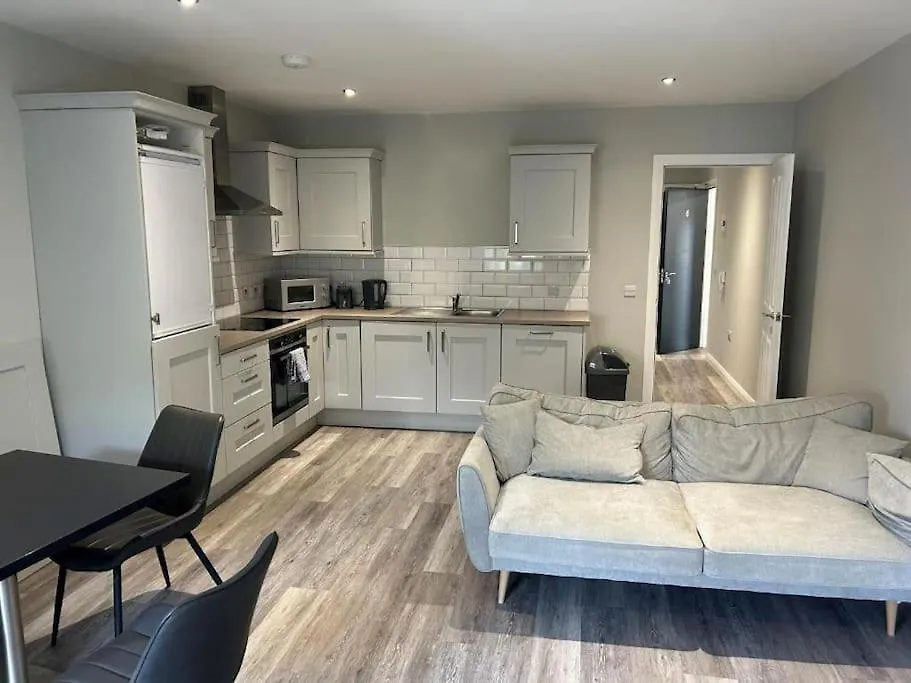 Spacious 2 Bedroom Apartment Near City Center Belfast